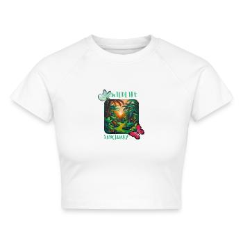 Naturschutzgebiet - Cropped Frauen Organic T-Shirt - Weiß - Vorne - AI Model Female 172 dark (172cm)