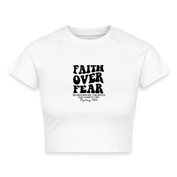 Faith over fear Psalm 118:6 - Cropped Frauen Organic T-Shirt - Weiß - Vorne - AI Model Female 172 dark (172cm)