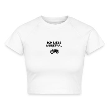 Landwirt ich liebe es wenn meine Frau mit Trecker - Cropped Frauen Organic T-Shirt - Weiß - Vorne - AI Model Female 172 dark (172cm)