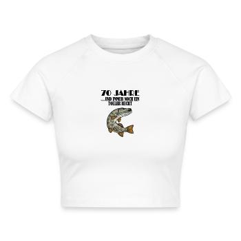 70. Geburtstag Angler Lustiger Spruch - 70 Jahre - Cropped Frauen Organic T-Shirt - Weiß - Vorne - AI Model Female 172 dark (172cm)