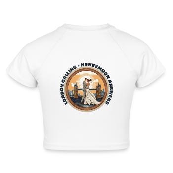 London ruft, Flitterwochen-Antworten. - Cropped Frauen Organic T-Shirt - Weiß - Hinten - AI Model Female 172 dark (172cm)