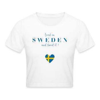 LIVED IN SWEDEN HEART - Frauen Cropped T-Shirt - Weiß - Vorne - Marisol (170cm)