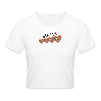 Shirts/Hoodie mit Pronomen (she/her) - Frauen Cropped T-Shirt - Weiß - Vorne - Marisol (170cm)