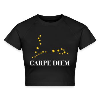 Carpe Diem nutze den Tag Sternbild Fische Horoskop - Cropped Frauen Organic T-Shirt - Schwarz - Vorne - AI Model Female 172 light (172cm)