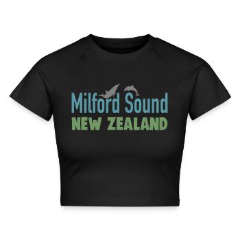 Milford Sound New Zealand - Cropped Frauen Organic T-Shirt - Schwarz - Vorne - AI Model Female 172 light (172cm)