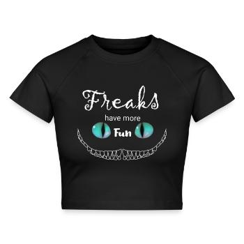 white Freaks have more Fun Cheshire Cat - Cropped Frauen Organic T-Shirt - Schwarz - Vorne - AI Model Female 172 light (172cm)