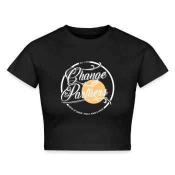 Change Partners - Cropped Frauen Organic T-Shirt - Schwarz - Vorne - AI Model Female 172 light (172cm)