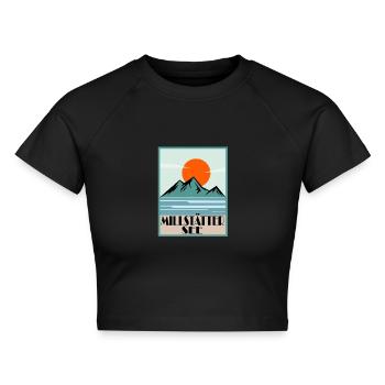 Millstätter See - Cropped Frauen Organic T-Shirt - Schwarz - Vorne - AI Model Female 172 light (172cm)