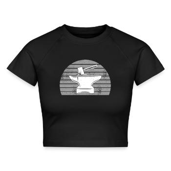 Schmied - Cropped Frauen Organic T-Shirt - Schwarz - Vorne - AI Model Female 172 light (172cm)