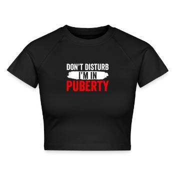 Bitte Nicht Stören: Ich Bin In Der Pubertät - Cropped Frauen Organic T-Shirt - Schwarz - Vorne - AI Model Female 172 light (172cm)