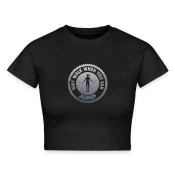 Warum laufen, wenn man springen kann - Cropped Frauen Organic T-Shirt - Schwarz - Vorne - AI Model Female 172 light (172cm)