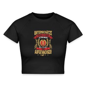 DDR Opa Osten Ostblock Männer Ostdeutschland - Cropped Frauen Organic T-Shirt - Schwarz - Vorne - AI Model Female 172 light (172cm)