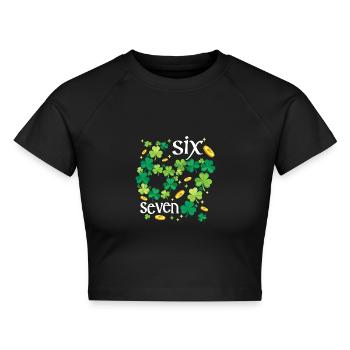 Irland Irisch Shamrock St. Patricks Day 6 7 Meme - Cropped Frauen Organic T-Shirt - Schwarz - Vorne - AI Model Female 172 light (172cm)