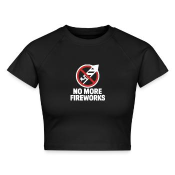 No More Fireworks – Silvester Edition - Cropped Frauen Organic T-Shirt - Schwarz - Vorne - AI Model Female 172 light (172cm)