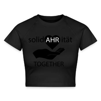We Ahr Together - solidAHRität - Cropped Frauen Organic T-Shirt - Schwarz - Vorne - AI Model Female 172 light (172cm)