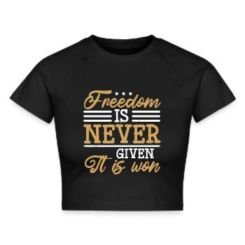 FREIHEIT WIRD NIE GEGEBEN, SIE WIRD GEWONNEN - Frauen Cropped T-Shirt - Schwarz - Vorne - Marisol (170cm)