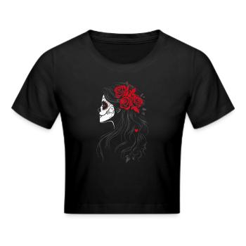 La Catrina Seitenansicht mit roten Rosen - Frauen Cropped T-Shirt - Schwarz - Vorne - Marisol (170cm)