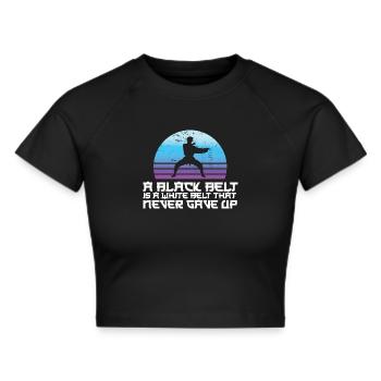 Ein schwarzer Gürtel ist ein weißer Gürtel, der nie aufgegeben hat - Frauen Cropped T-Shirt - Schwarz - Vorne - Marisol (170cm)