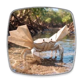 Origami paper crab in a natural mangrove forest ri - Viereckiger Kühlschrankmagnet - Weiß - Vorne