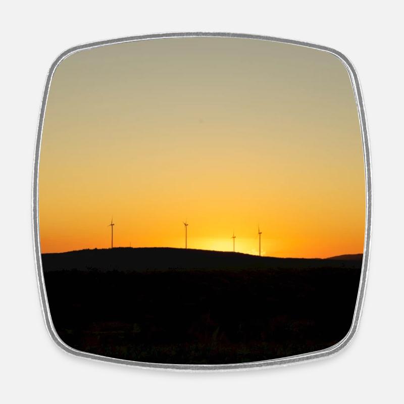 Coucher de soleil au-dessus des éoliennes - Magnet carré - blanc
