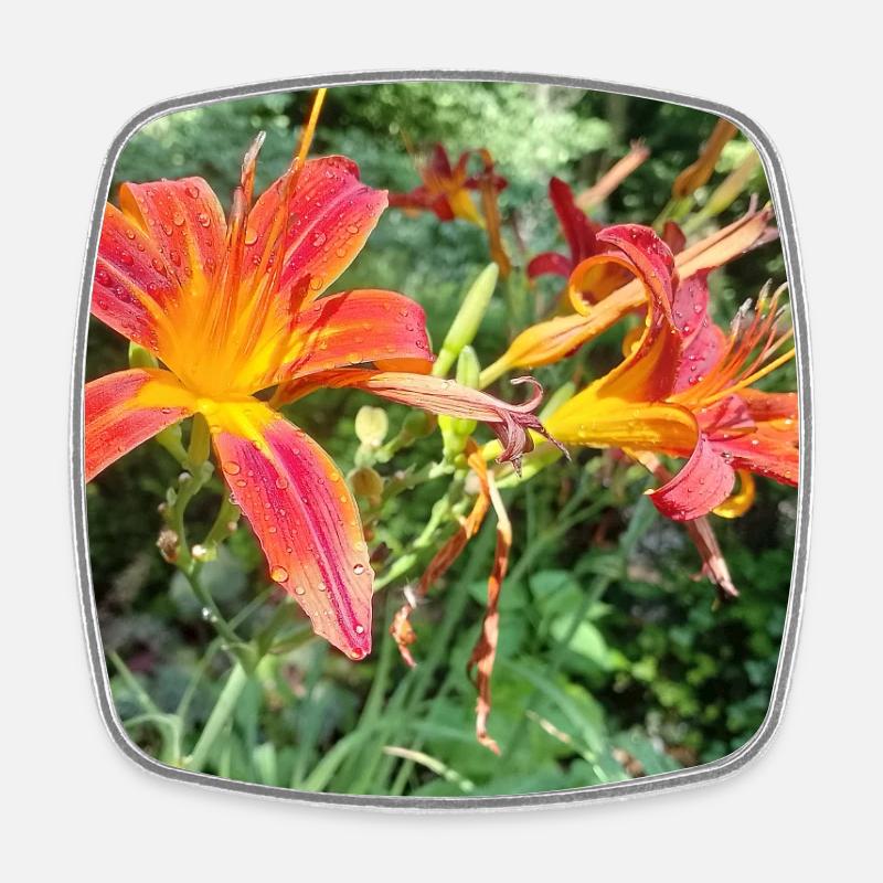 LYS ROUGE AVEC ROSÉE DU MATIN - Magnet carré - blanc