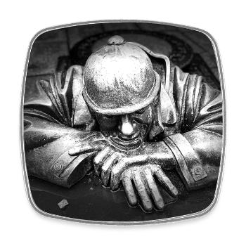 A silent soldier on a wet street - Square fridge magnet - white - Front