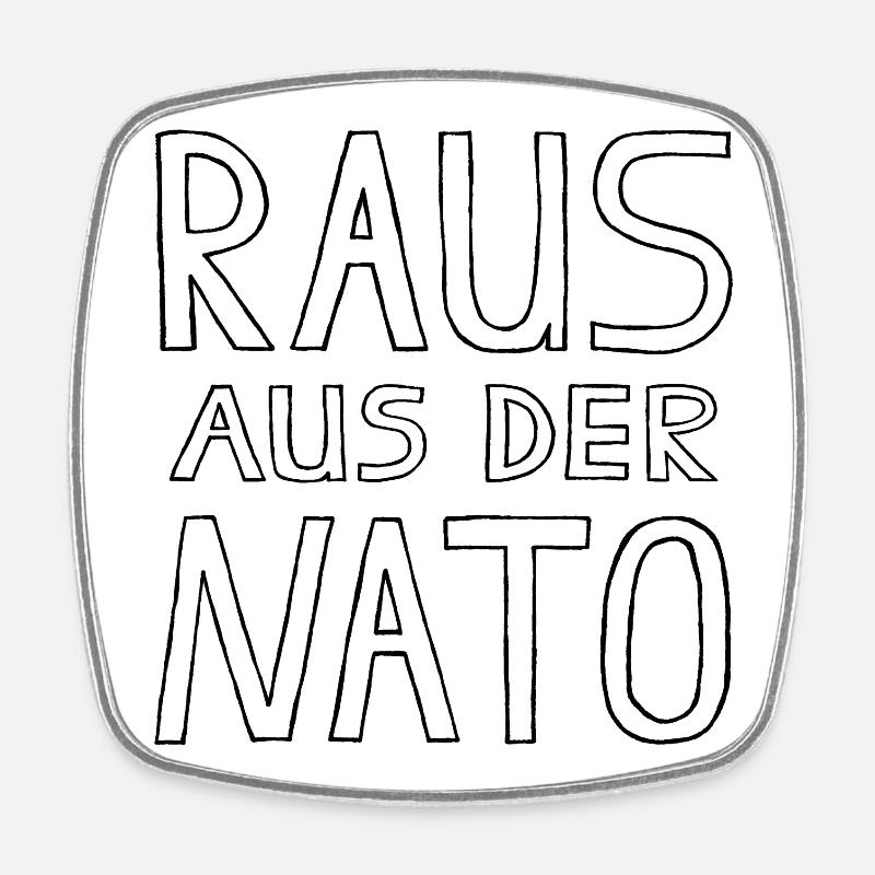 RAUS AUS DER NATO - Square fridge magnet - white