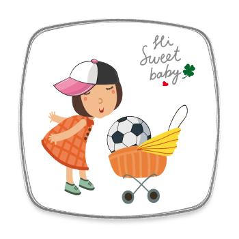 Petite fille avec un ballon de foot - Magnet carré - blanc - Devant