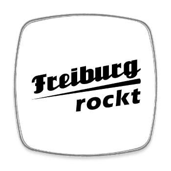 Freiburg rockt - Textdesign mit Stadtnamen - Viereckiger Kühlschrankmagnet - Weiß - Vorne