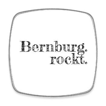 Bernburg rockt - Textdesign mit Stadtnamen - Viereckiger Kühlschrankmagnet - Weiß - Vorne