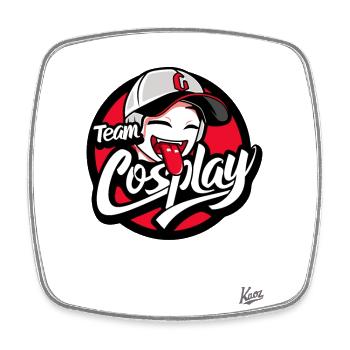 Süßes Mädchen mit Baseballkappe: Team Cosplay - Viereckiger Kühlschrankmagnet - Weiß - Vorne