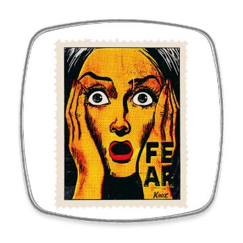 Pop art femme avec cri sur timbre-poste - Magnet carré - blanc - Devant