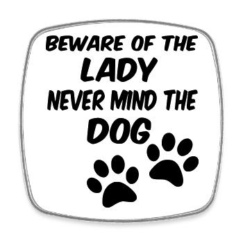 Faites attention à la dame pas au chien, aux chiens femme * - Magnet carré - blanc - Devant