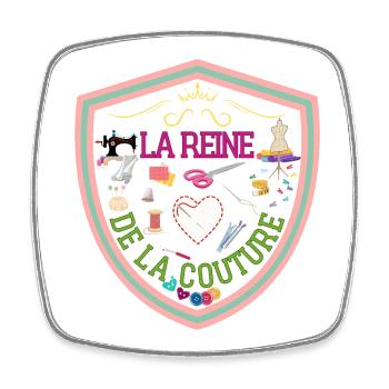 Reine de la couture. Couturière. Machine à coudre. - Magnet carré - blanc - Devant