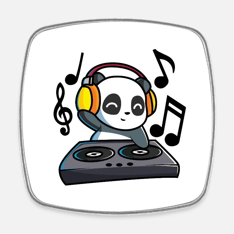 DJ Panda se tient à la table de mixage et réchauffe tout le monde! - Magnet carré - blanc