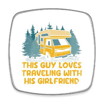 Loves Traveling With His Girlfriend Traveler - Viereckiger Kühlschrankmagnet - Weiß - Vorne