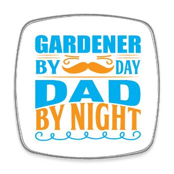 Gardener by Day Dad by Night - Viereckiger Kühlschrankmagnet - Weiß - Vorne