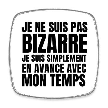 Je ne suis pas bizarre je suis en avance - Magnet carré - blanc - Devant