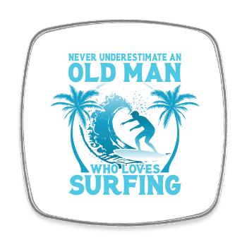 Never Underestimate An Old Man Who Loves Surfing B - Viereckiger Kühlschrankmagnet - Weiß - Vorne