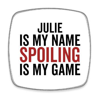 Julie est mon nom Spoiling est mon jeu - Magnet carré - blanc - Devant