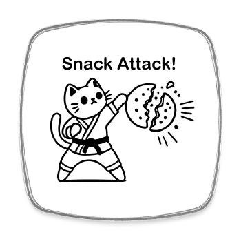 Karate-Katze, die einen Keks schlägt - Snack Attack Design - Viereckiger Kühlschrankmagnet - Weiß - Vorne