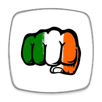 Poing de la main du drapeau de l’Irlande - Magnet carré - blanc - Devant