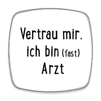 Vertrau mir, ich bin fast Arzt - Viereckiger Kühlschrankmagnet - Weiß - Vorne