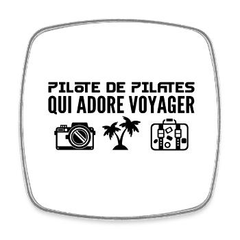 Voyageurs & Pilotes de Pilates : Passion & Sport - Magnet carré - blanc - Devant