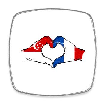 Singapour France Drapeau Mains Coeur Forme Utilisé - Magnet carré - blanc - Devant