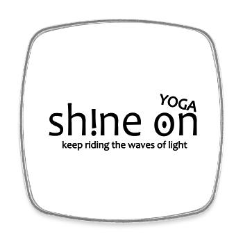 Yoga Shirt Shine On Yoga, Spiritualität - Viereckiger Kühlschrankmagnet - Weiß - Vorne