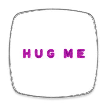 HUG ME mit flauschigen Fellbuchstaben in Pink - Viereckiger Kühlschrankmagnet - Weiß - Vorne