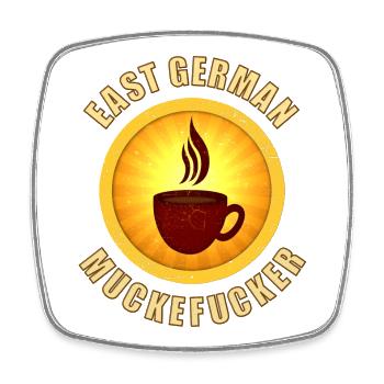 DDR Kaffee Muckefuck mit Tasse im Retro Style - Viereckiger Kühlschrankmagnet - Weiß - Vorne