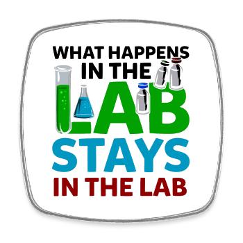 What Happens In The Lab Stays In Lab Chemie Labor - Viereckiger Kühlschrankmagnet - Weiß - Vorne