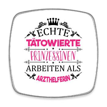 Tätowierte Prinzessin arbeitet als Arzthelferin - Viereckiger Kühlschrankmagnet - Weiß - Vorne